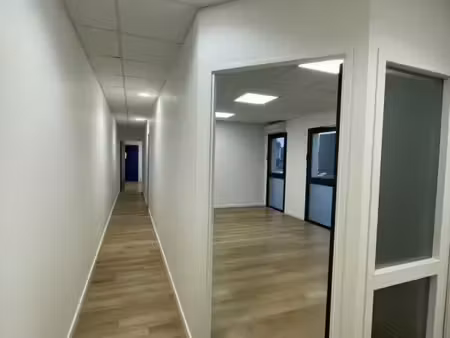 bureau 63 m²