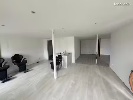 appartement de fonction avec local commercial 180m2