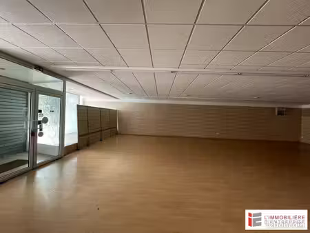 local commercial 233 m²