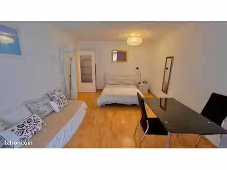 studio meublé 33m² + terrasse 15m² — résidence piscine/tennis/salle de sport - durée 9 moi