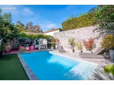 propriété 8 pièces 196 m²
