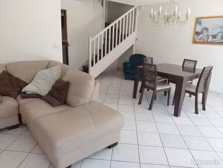 maison familiale parfaitement entretenue avec garage et jardin