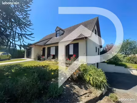maison 8 pièces 205 m²