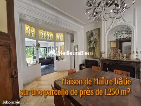 maison 8 pièces 218 m²