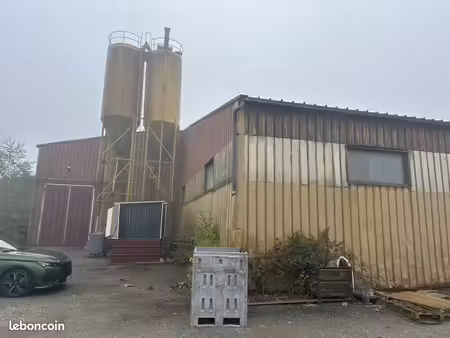 local 1900 m² saint-éloy-les-mines
