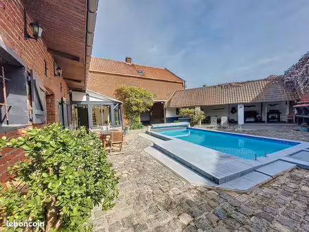 fermette avec piscine