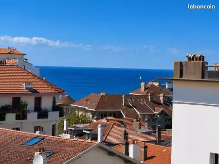 appartement plein centre vue mer partielle