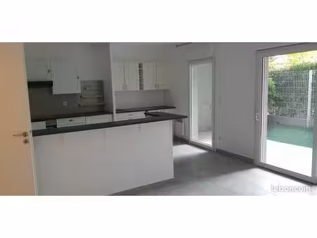 appartement 3 pièces de 65 m2 avec 2 jardins privatif terrasse parking et garage