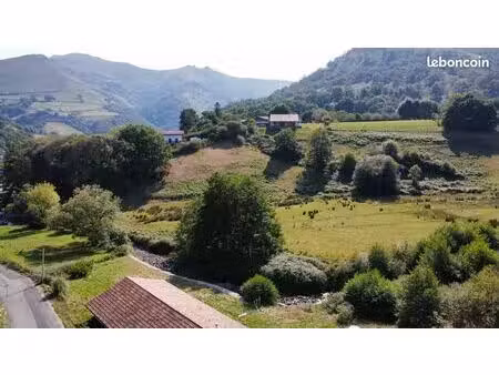 a vendre maison de 5 chambres au bord de l'eau