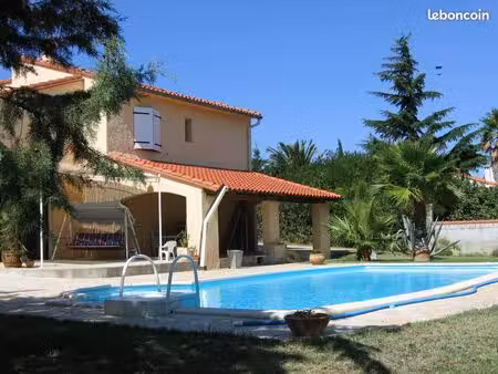 propriété 4 faces jardin 2300 m2 piscine