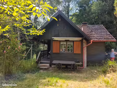 ensemble de deux chalets  près et forêt sur 53.99 ares