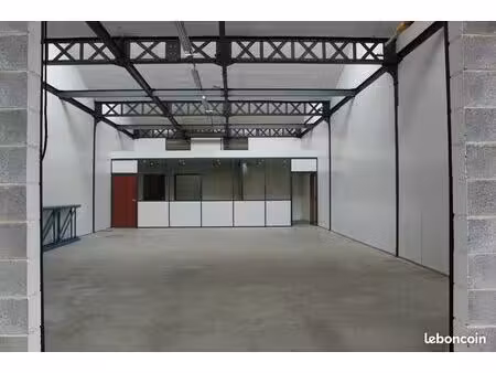 local d'activité - 136 m²
