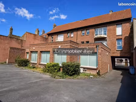 immeuble 30 pièces 736 m²