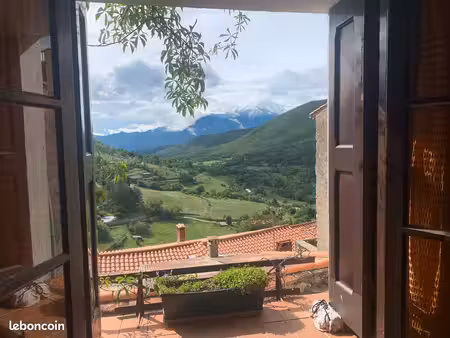 maison de village vue sur le canigou
