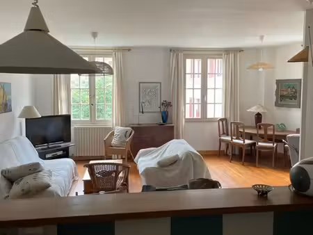 t5 au cœur du vieux ciboure