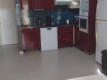 échange 3 pièces 52 m² environ situé dans un quartier très calme idéalement situé entre po