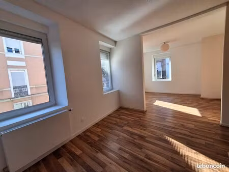 location d'un appartement de 72 m² non meublé - 880