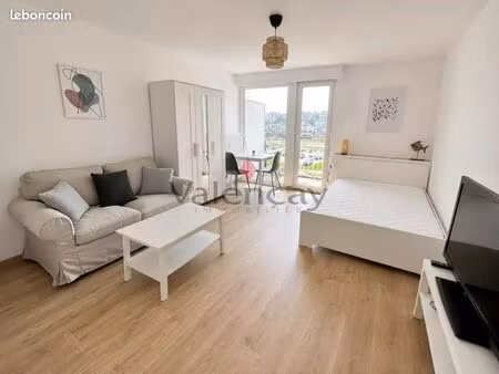 studio 1 pièce 28 m²