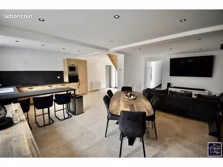 maison 9 pièces 195 m²