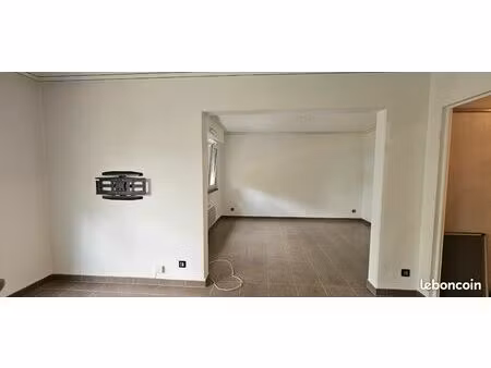 appartement t5 102 m2 avec balcon  loggia  garage et place de parking
