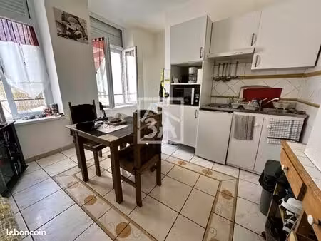 immeuble 11 pièces 170 m²