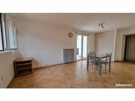 local professionnel 43 m² quartier des arenes