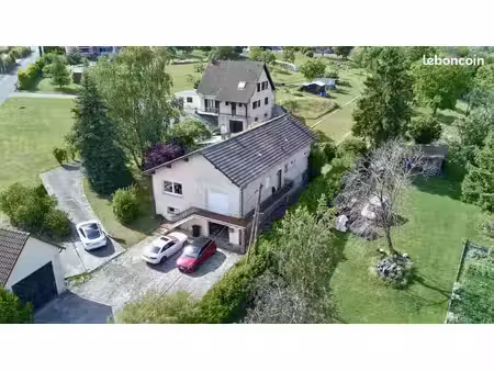 propriété 8 pièces 148 m²