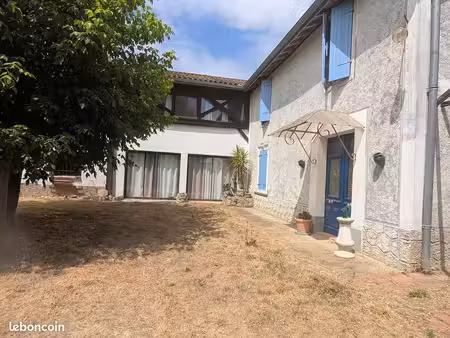 vend grande maison familiale à la campagne