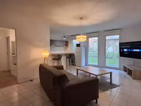 t2 meublé de 50m2 avec place de parking et jardin