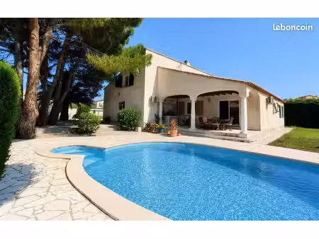 propriété 9 pièces 214 m²