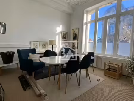 bureau 65 m²