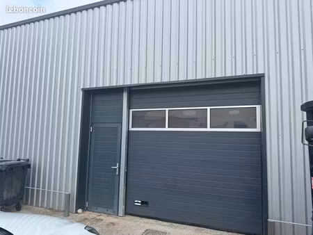 local commercial 150 m² — porte sectionnelle — marché de gros perpignan