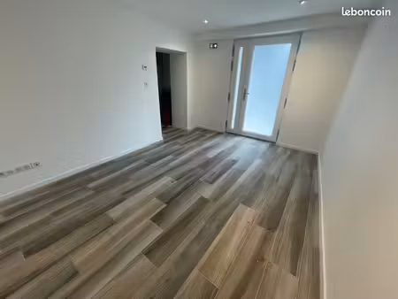 bureau à louer  entrée privée