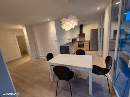 t3 rénové de 55 m² avec loggia de 10 m² albertville