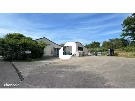 local d'activité 1 065 m²