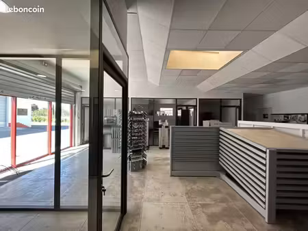 local commercial 1 016 m²