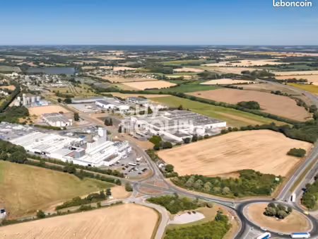local d'activité 1 000 m²