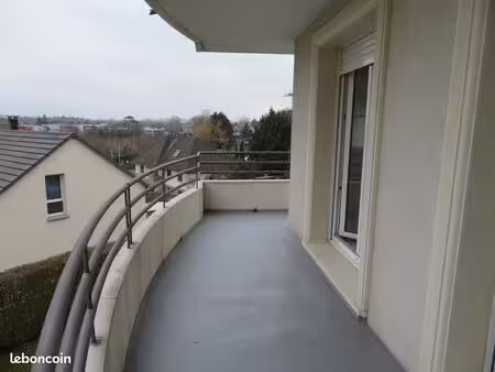 f2 de 71 m2 avec terrasse 17 m2 et parking