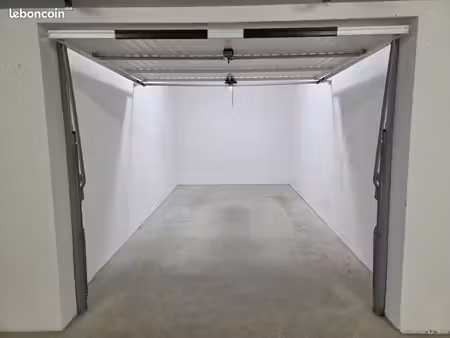 garage box - rare