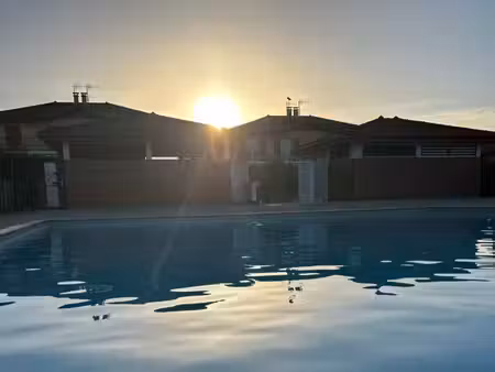 t2 lumineux avec grande terrasse de 14 m² – vue salève  piscine & garage – résidence sécur