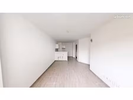 studio 1 pièce 28 m²