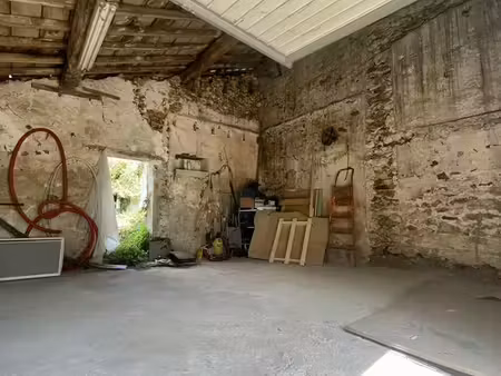 grange 1 pièce 25 m²