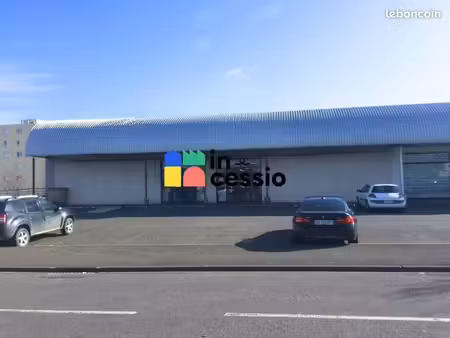 local commercial 740 m²