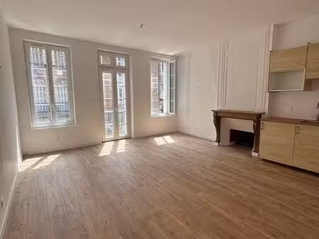 studio refait neuf 27 5 m2 vue mer
