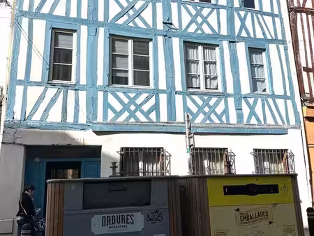 t2 lumineux 38 2 m² sous les toits — rouen centre  loué  sans agence