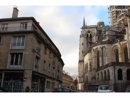 f2 au cœur de rouen près de la cathédrale