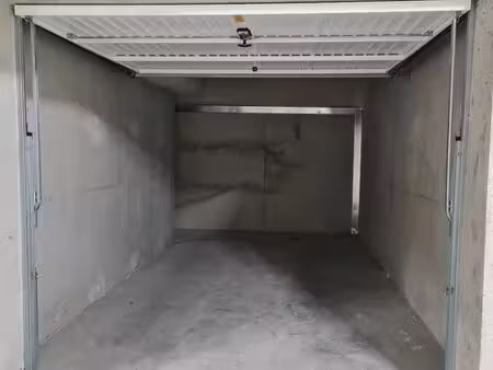 parking/box 15 m² messery