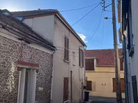 à saisir : immeuble de rapport 2 appartements loués-centre provins