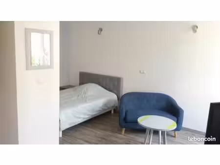 studio meublé 150 m embarcadère