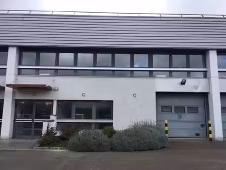 location entrepôt trappes 78190 527m²